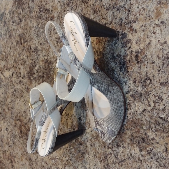 Women's size 8.5 Cole Haan snakeskin beige pumps - Picture 3 of 7